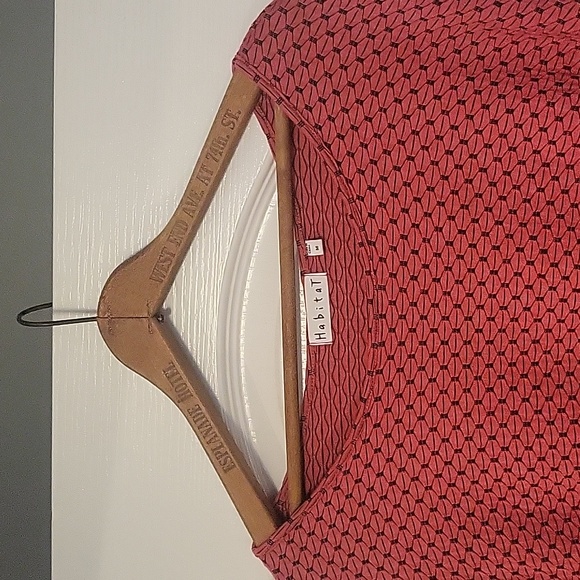 HabitaT top - guc - black & salmon color - size M - bat wing style sleeves - Picture 3 of 8